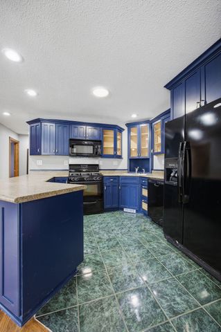 5221 Old Ely Road SW, Cedar Rapids, IA 52404