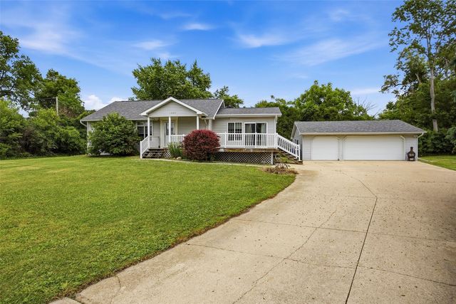 5221 Old Ely Road SW, Cedar Rapids, IA 52404
