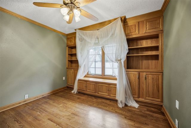 5221 Old Ely Road SW, Cedar Rapids, IA 52404