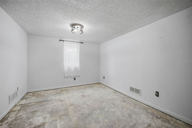 5221 Old Ely Road SW, Cedar Rapids, IA 52404