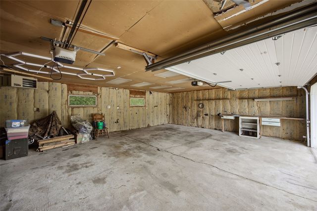 5221 Old Ely Road SW, Cedar Rapids, IA 52404