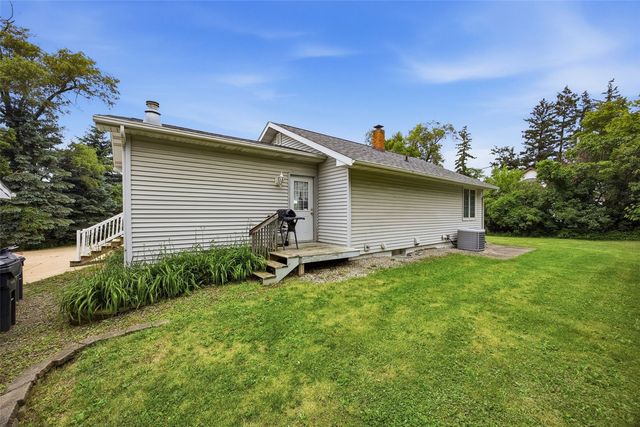 5221 Old Ely Road SW, Cedar Rapids, IA 52404