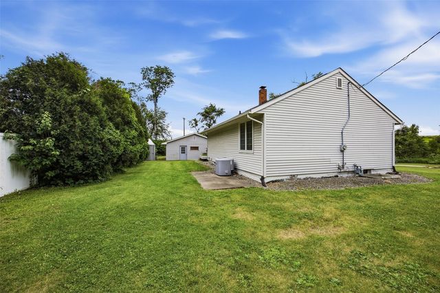 5221 Old Ely Road SW, Cedar Rapids, IA 52404