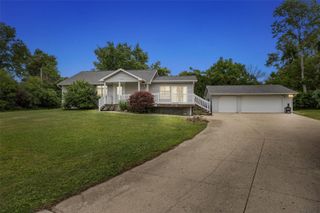 5221 Old Ely Road SW, Cedar Rapids, IA 52404