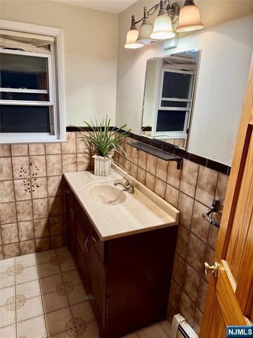 132 Union Street, Wood Ridge, NJ 07075