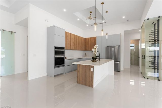 10 SW 33rd AVE, Cape Coral, FL 33991