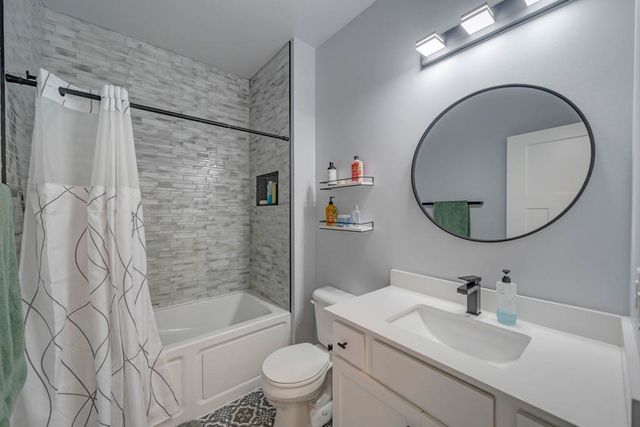 725 SE Drumlin Drive, Waukee, IA 50263