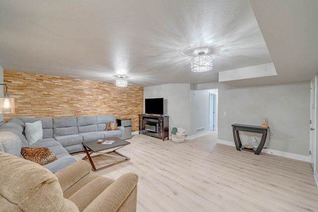 725 SE Drumlin Drive, Waukee, IA 50263
