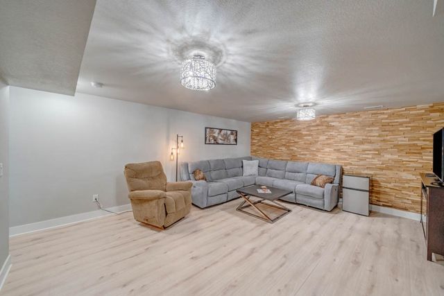 725 SE Drumlin Drive, Waukee, IA 50263