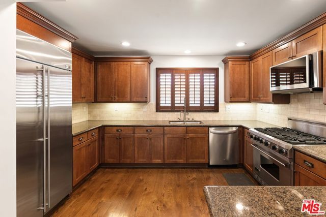 3965 Moore Street 104, Los Angeles, CA 90066