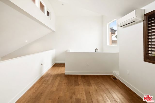 3965 Moore Street 104, Los Angeles, CA 90066