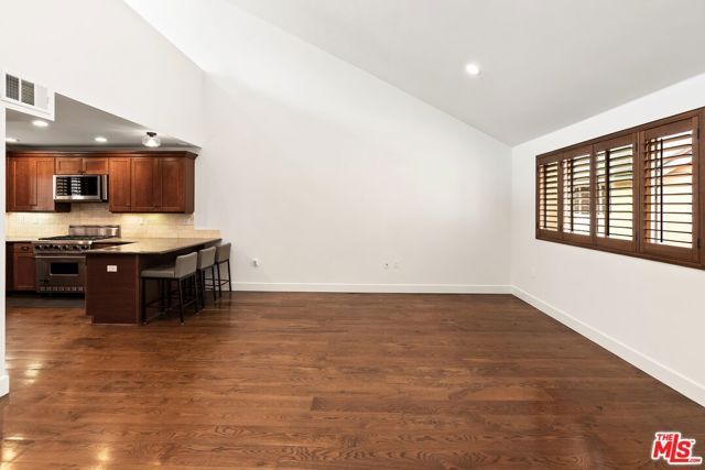 3965 Moore Street 104, Los Angeles, CA 90066