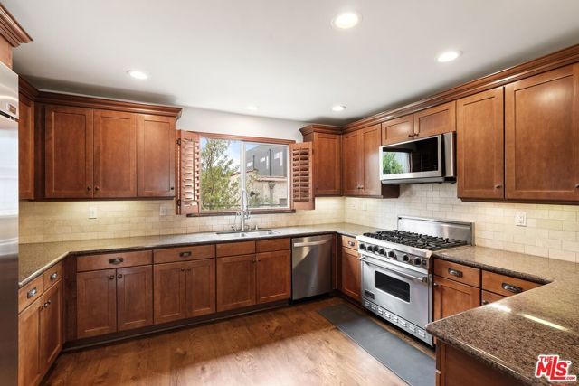 3965 Moore Street 104, Los Angeles, CA 90066