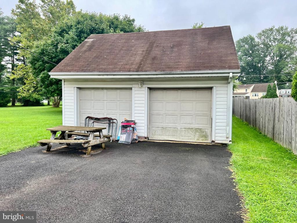 222 HOLLY HILL RD, RICHBORO, PA 18954 — photo 4