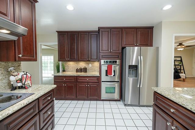 302 Leveland Ln, Modesto, CA 95350