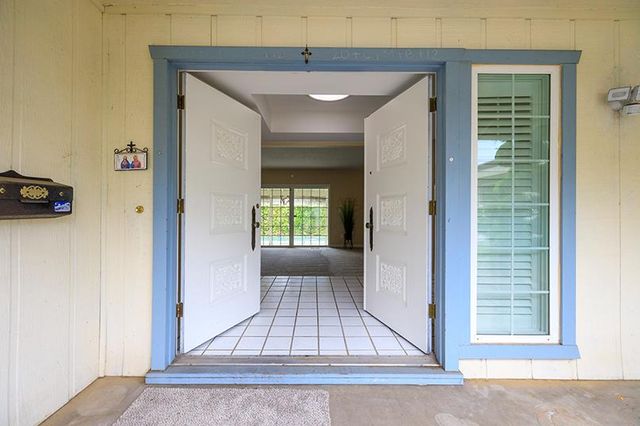 302 Leveland Ln, Modesto, CA 95350