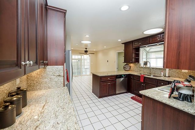 302 Leveland Ln, Modesto, CA 95350