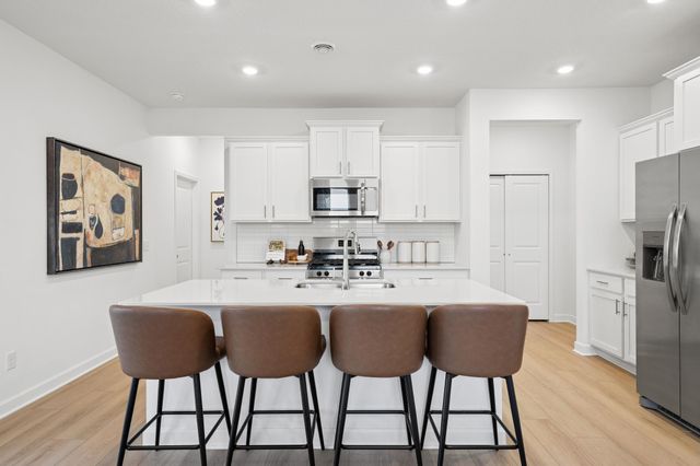 18317 Gladiator Drive, Lakeville, MN 55068