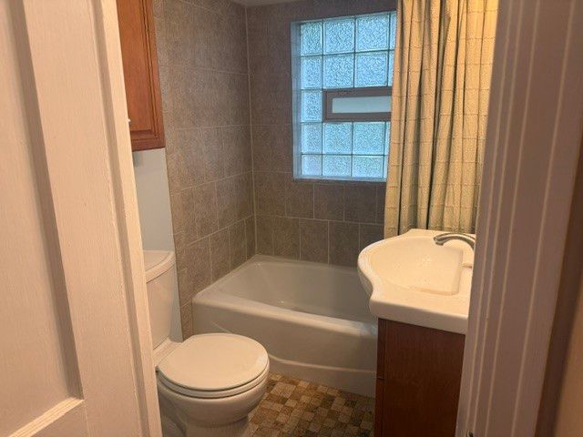 13 Ocenas Ave, Ross Twp, PA 15212