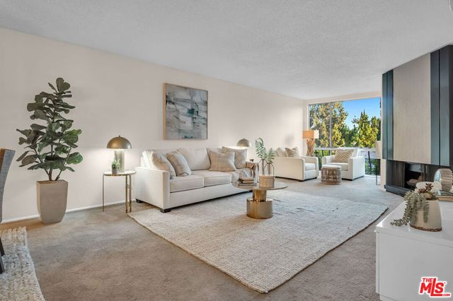 12830 Burbank Boulevard 201, Valley Village, CA 91607