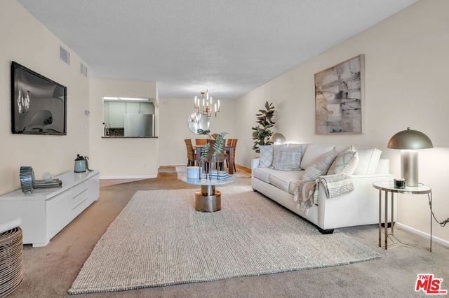 12830 Burbank Boulevard 201, Valley Village, CA 91607