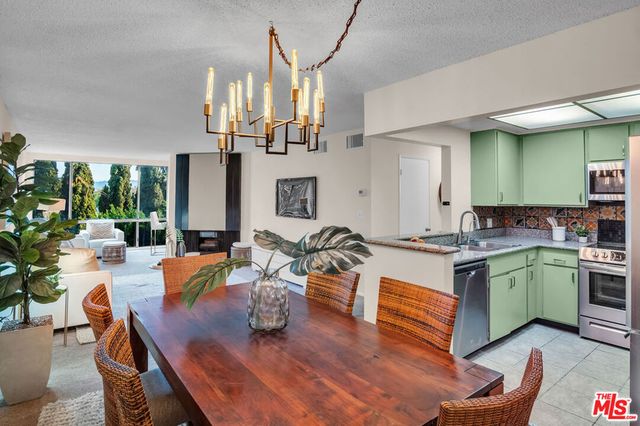 12830 Burbank Boulevard 201, Valley Village, CA 91607