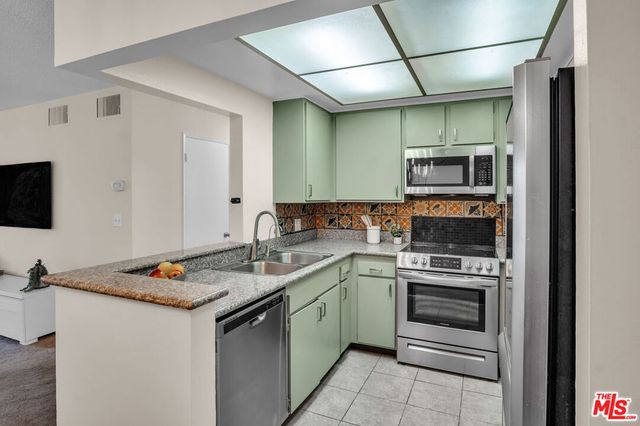 12830 Burbank Boulevard 201, Valley Village, CA 91607