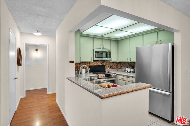 12830 Burbank Boulevard 201, Valley Village, CA 91607