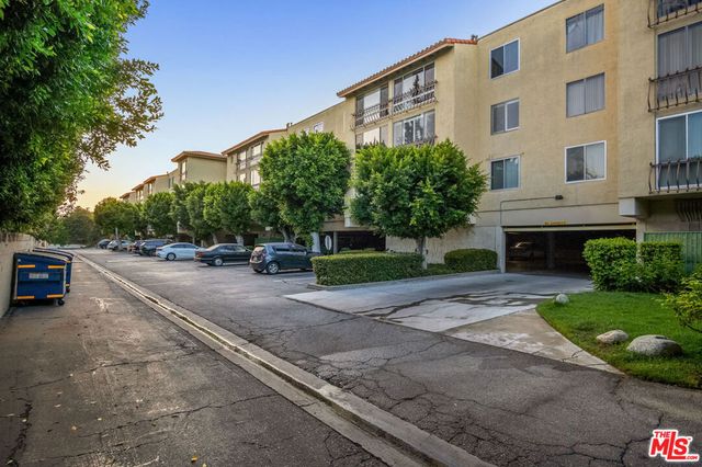 12830 Burbank Boulevard 201, Valley Village, CA 91607