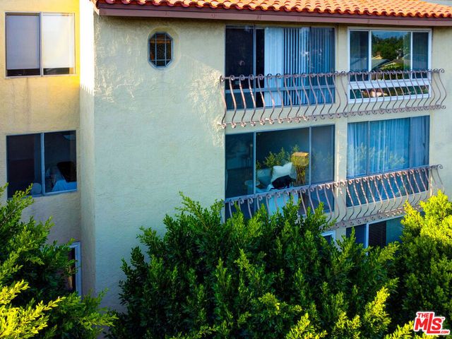 12830 Burbank Boulevard 201, Valley Village, CA 91607