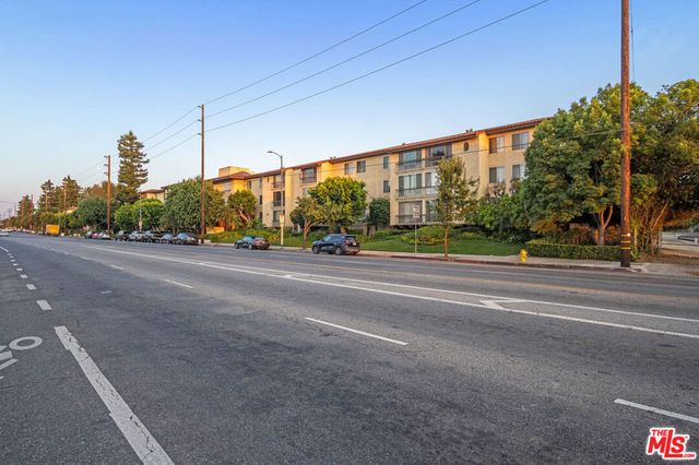 12830 Burbank Boulevard 201, Valley Village, CA 91607