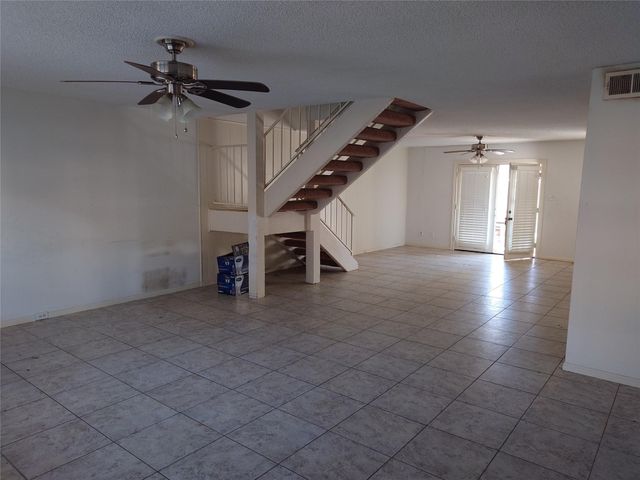 10546 Hammerly Boulevard 323, Houston, TX 77043