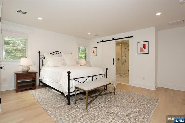 425 Wastena Terrace, Ridgewood, NJ 07450