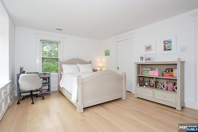425 Wastena Terrace, Ridgewood, NJ 07450