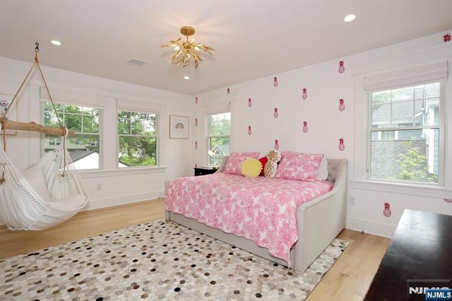 425 Wastena Terrace, Ridgewood, NJ 07450