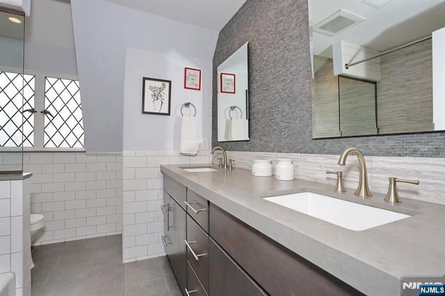 425 Wastena Terrace, Ridgewood, NJ 07450