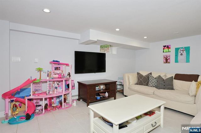 425 Wastena Terrace, Ridgewood, NJ 07450