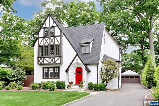 425 Wastena Terrace, Ridgewood, NJ 07450