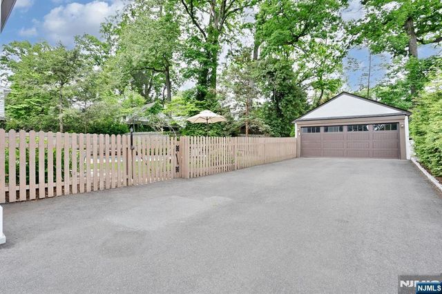 425 Wastena Terrace, Ridgewood, NJ 07450