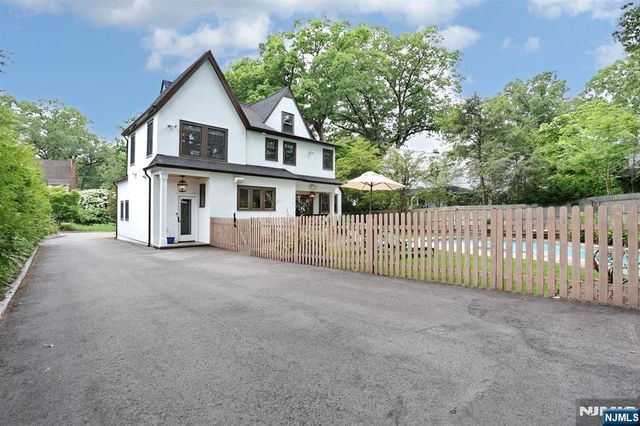 425 Wastena Terrace, Ridgewood, NJ 07450