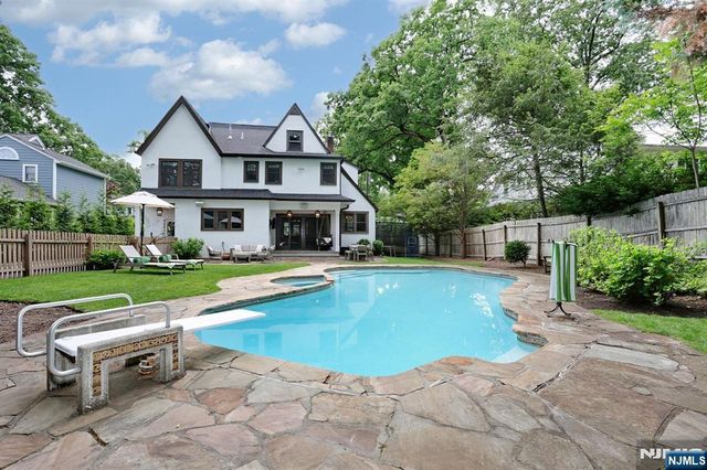 425 Wastena Terrace, Ridgewood, NJ 07450