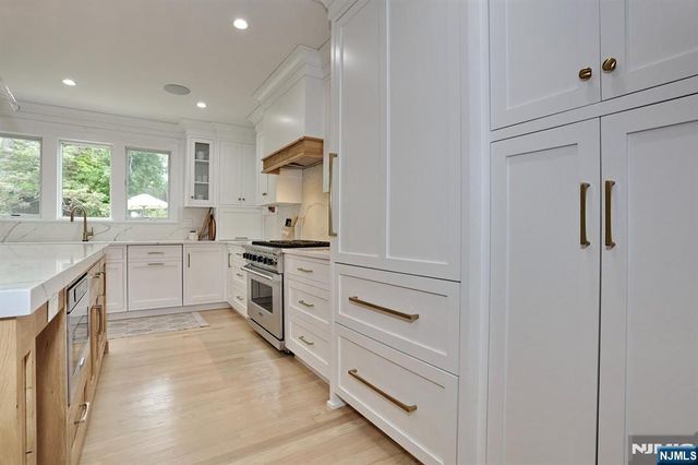 425 Wastena Terrace, Ridgewood, NJ 07450