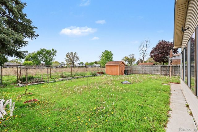 4274 Dickson Drive, Sterling Heights, MI 48310