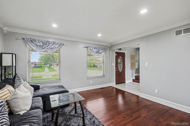 4274 Dickson Drive, Sterling Heights, MI 48310