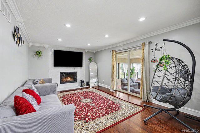 4274 Dickson Drive, Sterling Heights, MI 48310