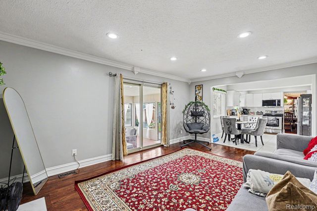 4274 Dickson Drive, Sterling Heights, MI 48310
