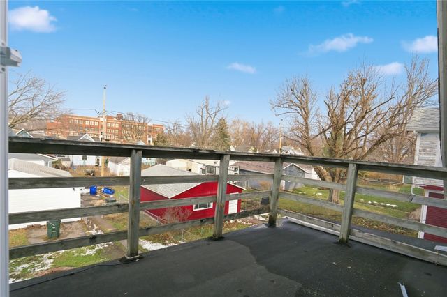 1338 Hinkley Avenue NW, Cedar Rapids, IA 52405