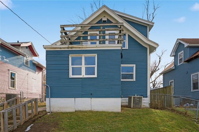 1338 Hinkley Avenue NW, Cedar Rapids, IA 52405