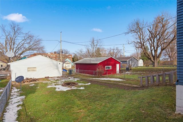 1338 Hinkley Avenue NW, Cedar Rapids, IA 52405