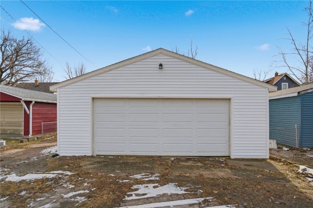 1338 Hinkley Avenue NW, Cedar Rapids, IA 52405